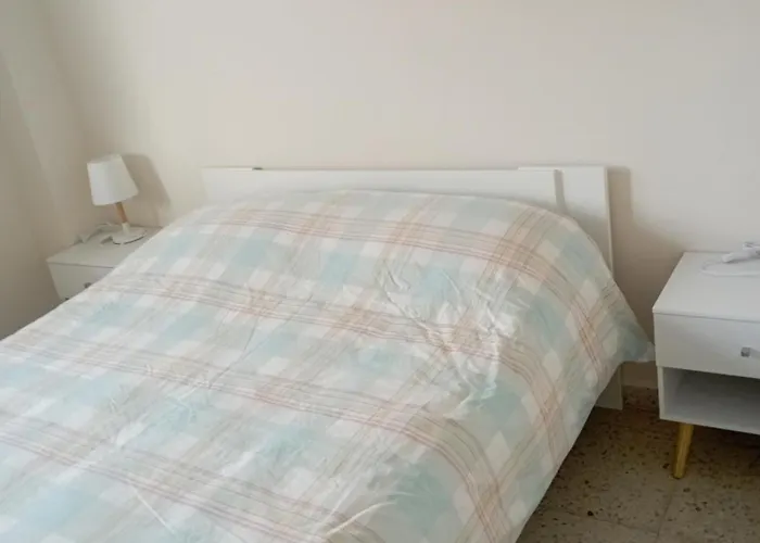 Completo, 2 Dormitorios, Centrico, Soleado Y Cerca De La Playa