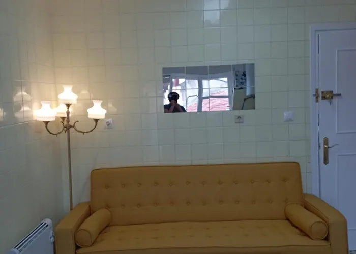 Completo, 2 Dormitorios, Centrico, Soleado Y Cerca De La Playa