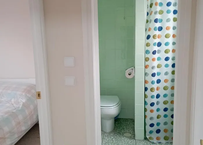 Completo, 2 Dormitorios, Centrico, Soleado Y Cerca De La Playa *