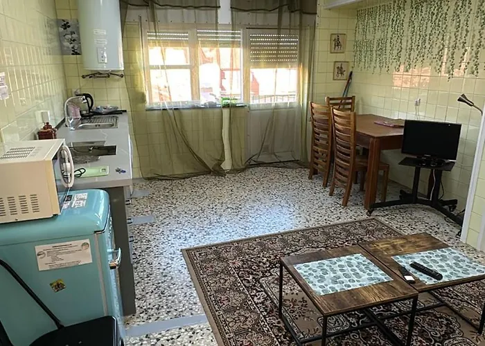 Completo, 2 Dormitorios, Centrico, Soleado Y Cerca De La Playa *