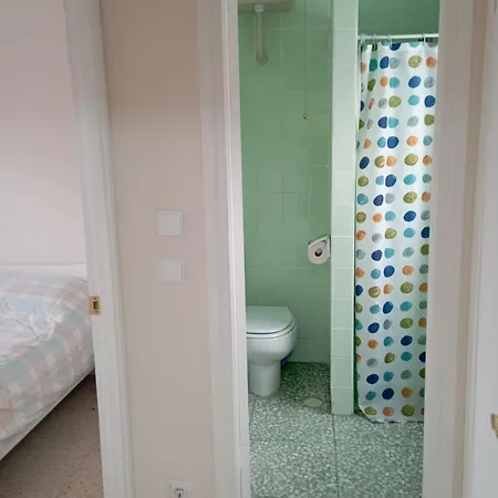 Completo, 2 Dormitorios, Centrico, Soleado Y Cerca De La Playa *